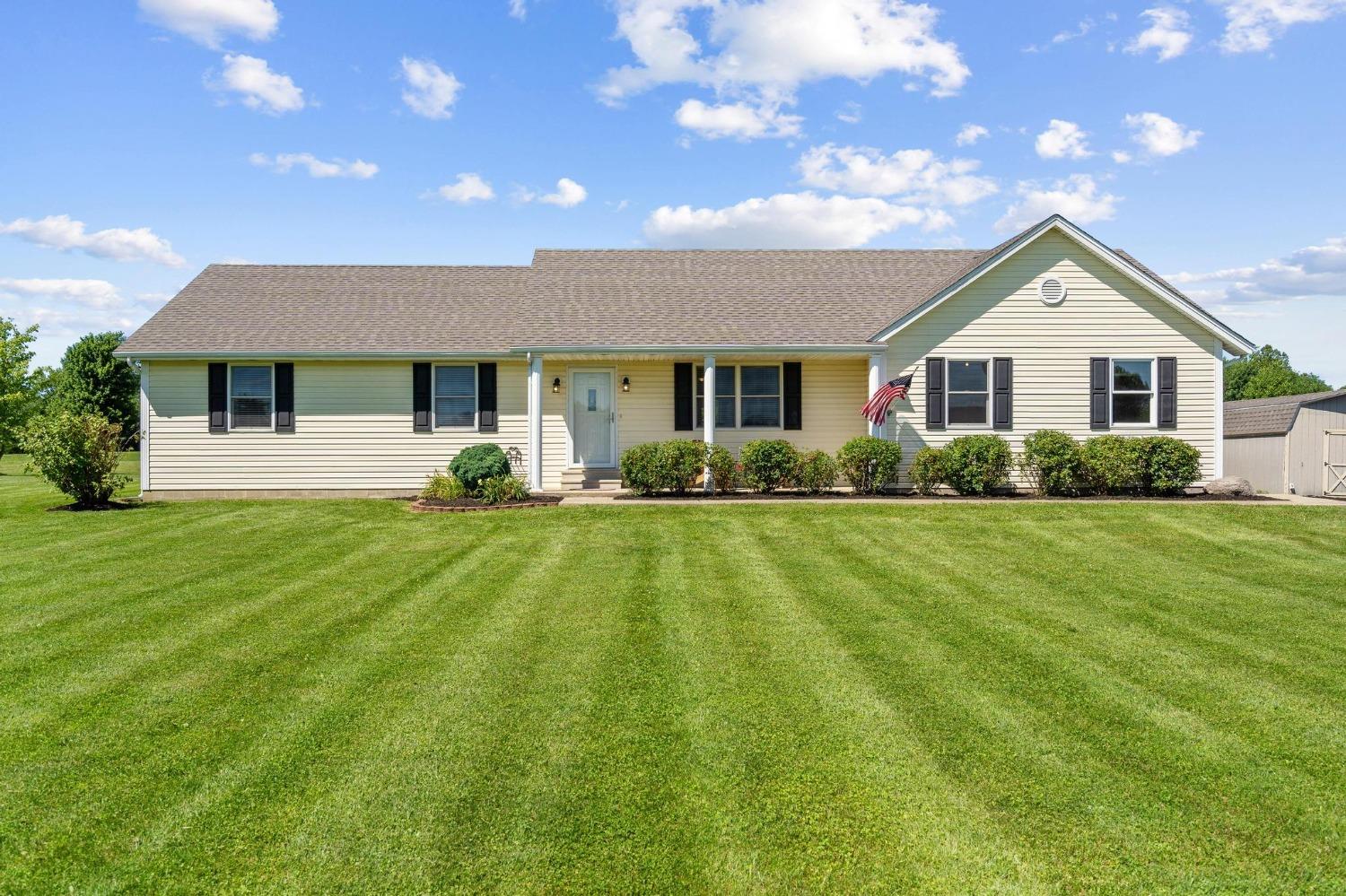 207 Oakland Meadows Boulevard Chester Twp, OH