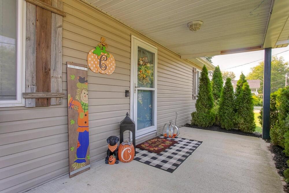 6016-ring-lane-sibcy-cline-realtors