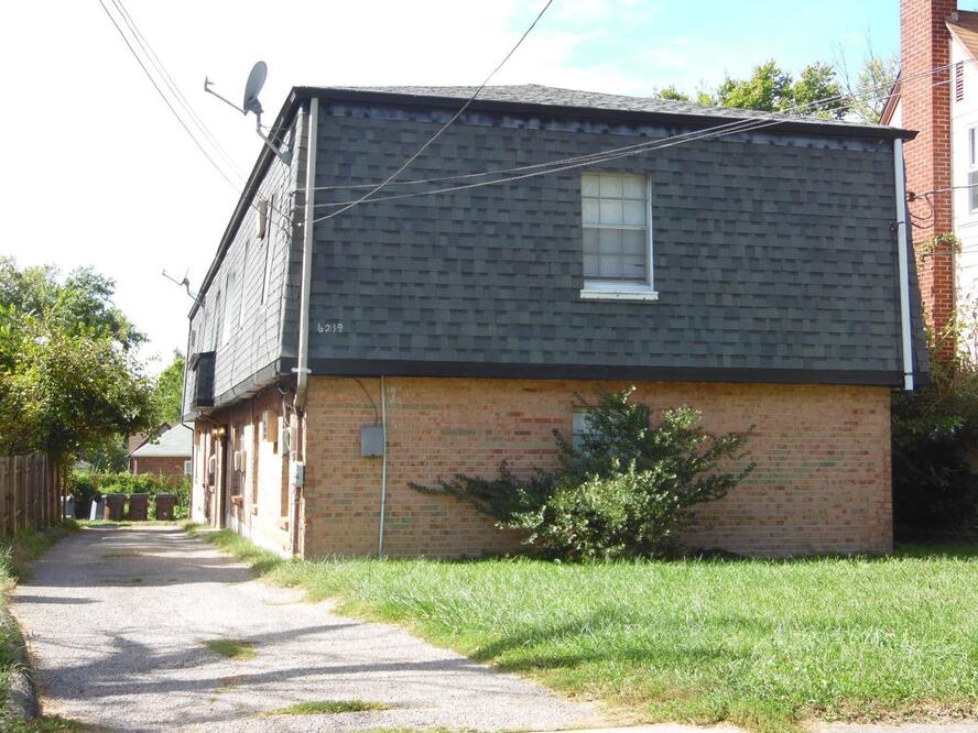 6219 Graceland Avenue SIBCY CLINE REALTORS®