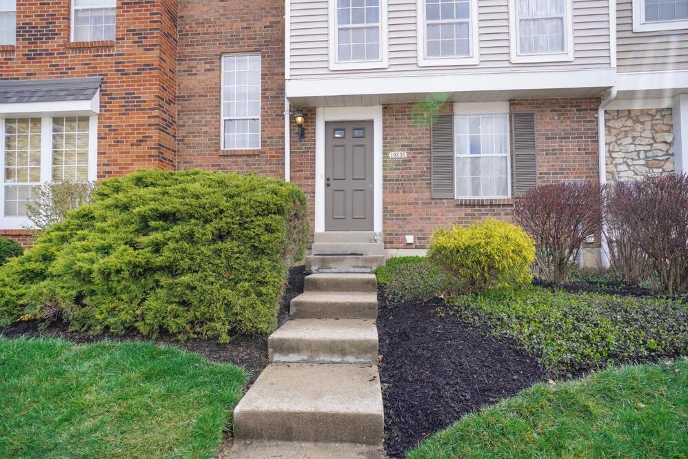 10830 Lakehurst Court SIBCY CLINE REALTORS® 10830 Lakehurst Court SIBCY CLINE REALTORS®