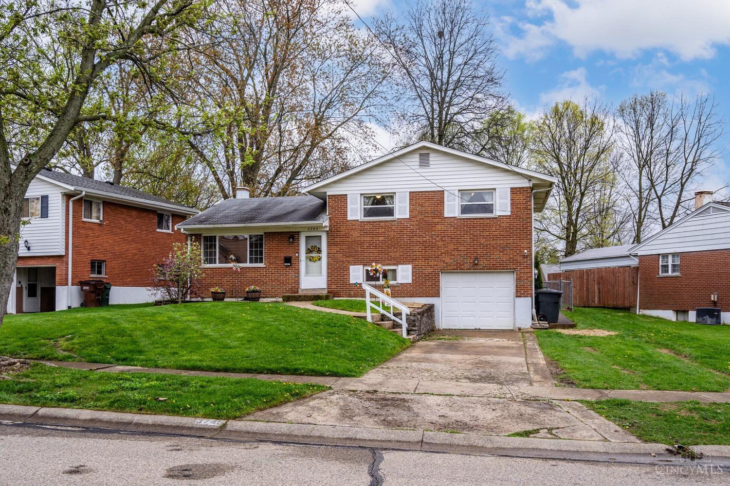 3745 Brockton Drive, Colerain Twp. West, OH 45251 | Sibcy Cline