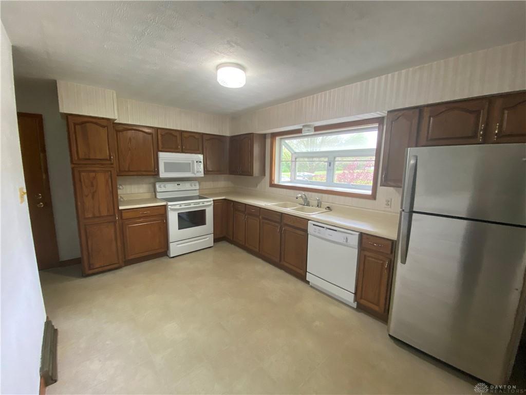 Photo 2 for 2140 W Alex Bell Rd West Carrollton, OH 45459