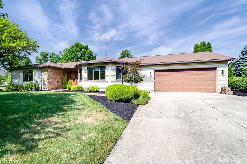2827 Country Squire Dr New Carlisle, OH