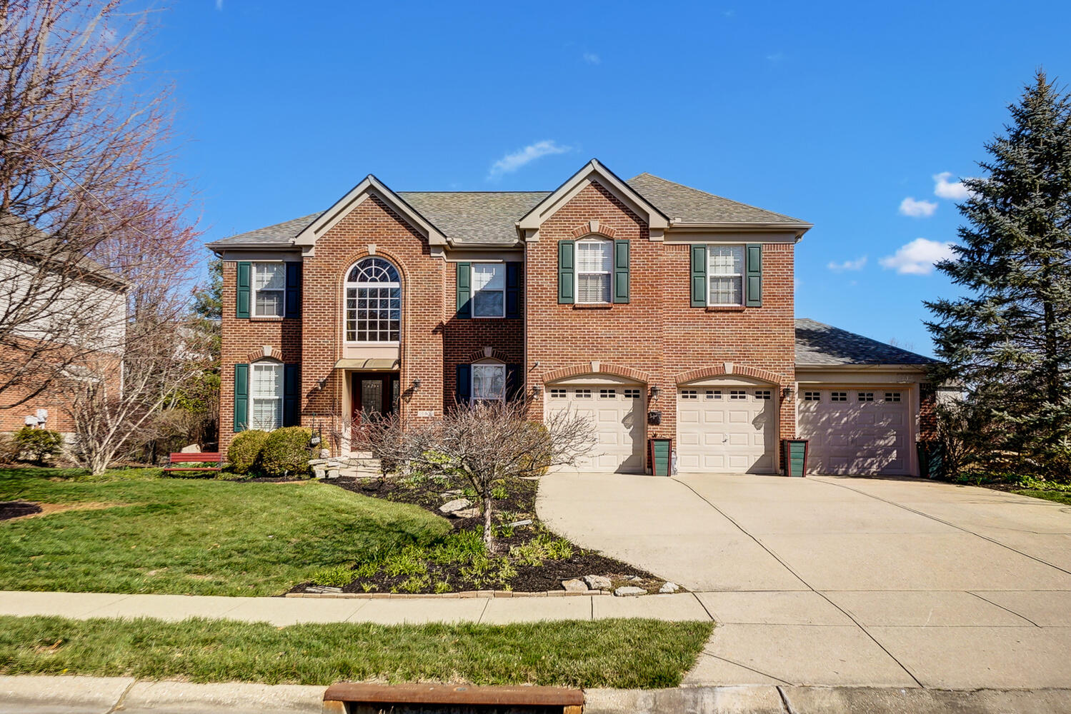 10036 Cedarwood Drive SIBCY CLINE REALTORS®