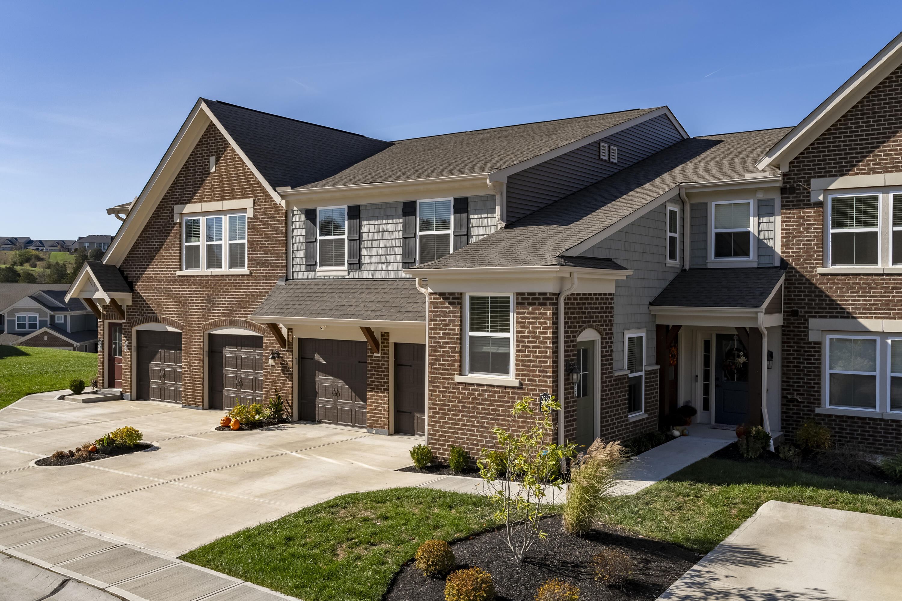 7578 Woodhaven Court SIBCY CLINE REALTORS® 7578 Woodhaven Court SIBCY CLINE REALTORS®