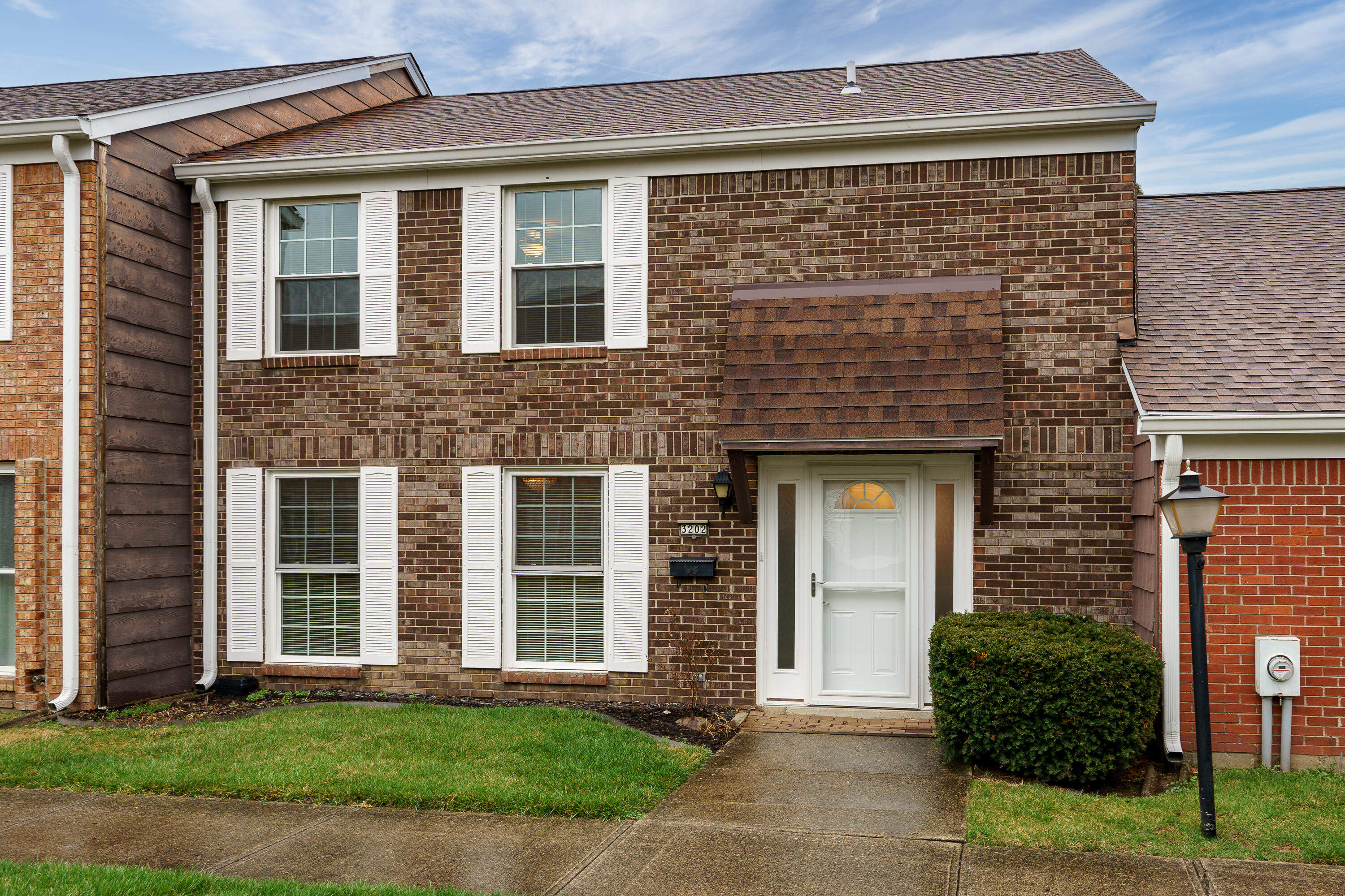 3202 Roanoke Court Sibcy Cline REALTORS® 3202 Roanoke Court Sibcy Cline REALTORS®